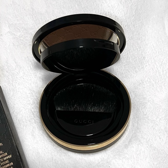 Gucci Face Golden Glow Bronzer in 010 Caribbean Ochre - Picture 6 of 6